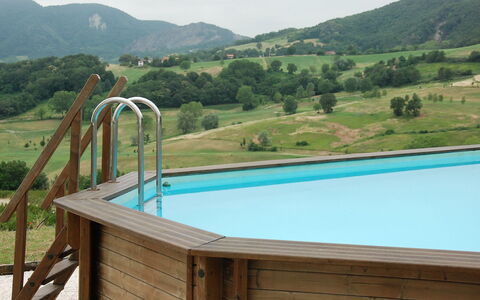 Busani: Schwimmbad, Eigentum, Freizeit, Wasser, Urlaub, Resort, Grundeigentum, Haus, Landschaft, Holz