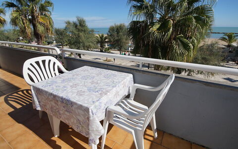 San Benedetto del Tronto 140: Himmel, Eigentum, Möbel, Tabelle, Pflanze, Baum, Tisch Im Freien, Gartenmöbel, Stuhl, Beleuchtung