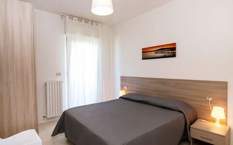 San Benedetto del Tronto 140: Schlafzimmer, Möbel, Bett, Zimmer, Eigentum, Bettrahmen, Interior Design, Bettdecke, Fussboden, Gebäude