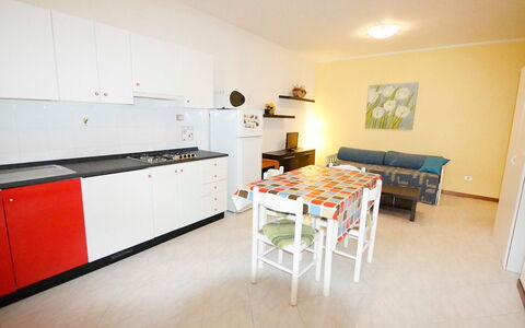 Troiani: Zimmer, Eigentum, Möbel, Gebäude, Fussboden, Küche, Interior Design, Haus, Grundeigentum, Cabinetry