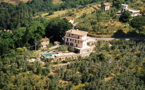 Vinci 110: Bergdorf, Natürliche Landschaft, Bergstation, Dorf, Haus, Ländliches Gebiet, Gebäude, Berg, Baum, Landschaft