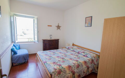 Bucine 690: Schlafzimmer, Bett, Zimmer, Möbel, Bettdecke, Eigentum, Fussboden, Bedding, Matratze, Bettrahmen