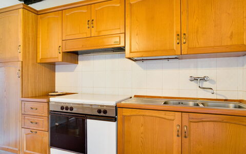 Bucine 690: Cabinetry, Countertop, Küche, Zimmer, Möbel, Eigentum, Schrank, Major Appliance, Haushaltsgerät, Küchengerät