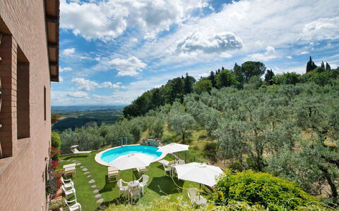 San Gimignano 150: Wolke, Wasser, Himmel, Pflanze, Daytime, Regenschirm, Fenster, Grün, Azurblau, Gebäude