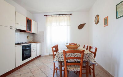 Cerro 200.4: Zimmer, Eigentum, Möbel, Gebäude, Interior Design, Fussboden, Grundeigentum, Haus, Esszimmer, Tabelle
