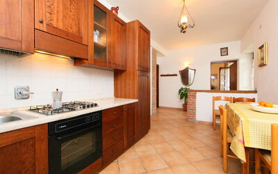 Poggio S Vito 100.2: Countertop, Eigentum, Zimmer, Cabinetry, Möbel, Küche, Gebäude, Interior Design, Fussboden, Grundeigentum