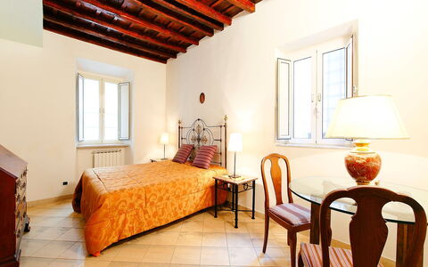 Vittorio Emanuele: Zimmer, Möbel, Eigentum, Schlafzimmer, Bett, Gebäude, Interior Design, Bettdecke, Haus, Fussboden