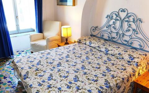 Ischia Ponte 10: Schlafzimmer, Bettdecke, Bett, Bedding, Zimmer, Blau, Eigentum, Bettwäsche, Möbel, Bettrahmen
