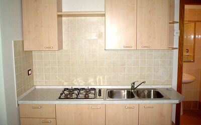 San Luca 300.1: Zimmer, Eigentum, Küche, Sinken, Fliese, Cabinetry, Countertop, Spüle, Möbel, Fussboden