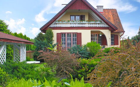 Letniskowa 29: Wolke, Himmel, Pflanze, Gebäude, Fenster, Eigentum, Botanik, Blatt, Baum, Haus