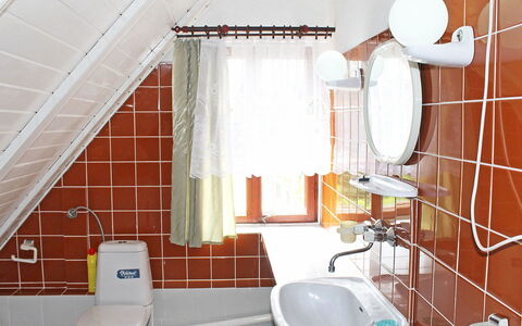Letniskowa 29: Badezimmer, Zimmer, Eigentum, Fliese, Interior Design, Orange, Die Architektur, Wand, Armatur, Toilette