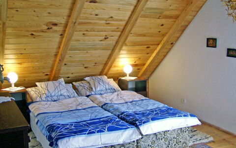 Letniskowa 29: Schlafzimmer, Bett, Zimmer, Möbel, Eigentum, Bettrahmen, Dachboden, Haus, Bettdecke, Interior Design