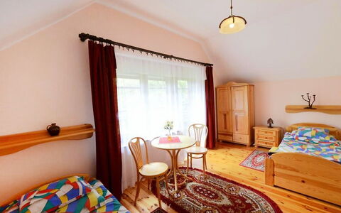 Dom Pod Sosnami: Schlafzimmer, Zimmer, Möbel, Bett, Eigentum, Bettdecke, Bettrahmen, Interior Design, Bedding, Grundeigentum