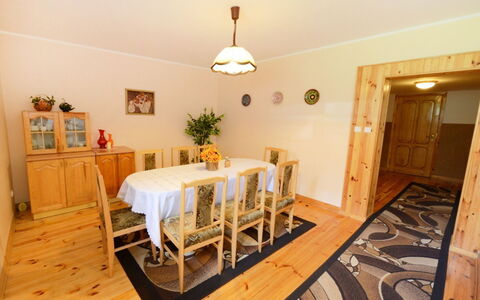 Dom Pod Sosnami: Zimmer, Eigentum, Fussboden, Möbel, Esszimmer, Holzboden, Gebäude, Decke, Hartholz, Interior Design