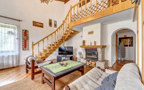 Bierna: Möbel, Couch, Eigentum, Tabelle, Holz, Komfort, Interior Design, Stuhl, Fussboden, Treppe