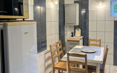 Willa Teresa: Flooring, Interior Design, Holz, Fussboden, Major Appliance, Beleuchtung, Zimmer, Möbel, Decke, Küche