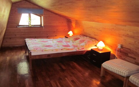 Mały Domek: Zimmer, Eigentum, Fussboden, Hartholz, Holzboden, Dachboden, Möbel, Holz, Interior Design, Schlafzimmer