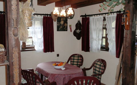 Borek Sulęcki: Zimmer, Eigentum, Möbel, Haus, Esszimmer, Interior Design, Tabelle, Beleuchtung, Gebäude, Textil