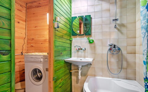 Borek Sulęcki: Holz, Armatur, Flooring, Interior Design, Fussboden, Zapfhahn, Badezimmer, Installation, Sinken, Toilette