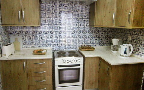 Doroteia: Countertop, Cabinetry, Zimmer, Küche, Möbel, Eigentum, Herd, Fliese, Major Appliance, Interior Design