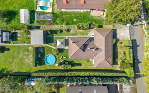 Petříkov: Wohngebiet, Haus, Dach, Zuhause, Landschaft, Grundstueck, Garten, Vorort, Estate, Hütte