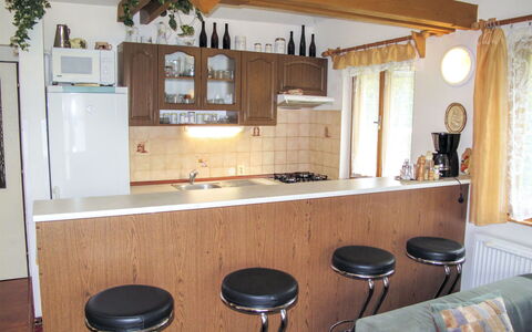 Petříkov: Cabinetry, Möbel, Countertop, Eigentum, Gebäude, Küchengerät, Küche, Tabelle, Holz, Sinken