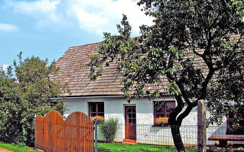 Chrastov: Haus, Eigentum, Zuhause, Baum, Wohngebiet, Hütte, Gebäude, Himmel, Grundeigentum, Die Architektur
