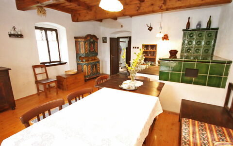 Podoli: Zimmer, Eigentum, Möbel, Gebäude, Interior Design, Decke, Haus, Tabelle, Grundeigentum, Fussboden
