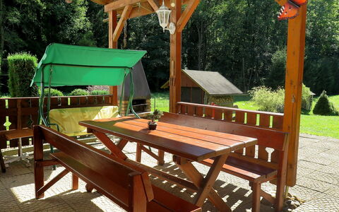 Zlata Olesnice: Tabelle, Möbel, Zimmer, Hartholz, Holz, Tisch Im Freien, Baum, Freizeit, Gartenmöbel, Pavillon