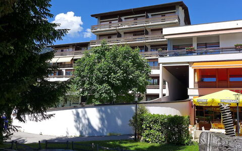 Villars 130: Eigentum, Gebäude, Haus, Die Architektur, Wohngebiet, Grundeigentum, Zuhause, Wohnung, Himmel, Mischnutzung