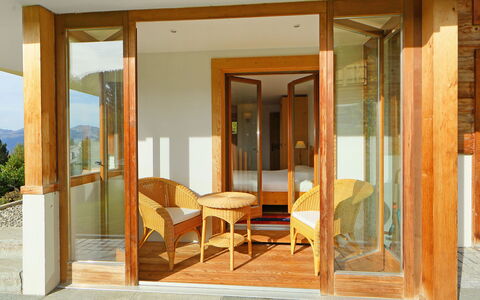 Khamariah: Eigentum, Gebäude, Möbel, Tür, Holz, Stuhl, Schatten, Interior Design, Fussboden