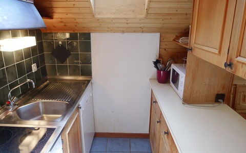 Villars 600: Zimmer, Eigentum, Countertop, Fussboden, Gebäude, Küche, Haus, Die Architektur, Holz, Cabinetry