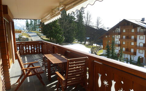 Villars 764: Eigentum, Zimmer, Balkon, Gebäude, Haus, Grundeigentum, Geländer, Zuhause, Möbel, Die Architektur