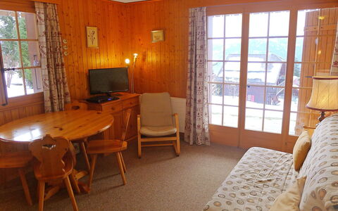 Le Brévent 4: Zimmer, Eigentum, Möbel, Fussboden, Gebäude, Interior Design, Wand, Haus, Tabelle, Wohnzimmer