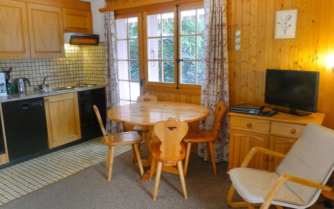 Le Brévent 4: Zimmer, Möbel, Eigentum, Gebäude, Tabelle, Fussboden, Haus, Esszimmer, Interior Design, Stuhl
