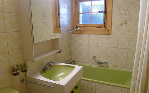 Le Brévent 4: Badezimmer, Zimmer, Eigentum, Fliese, Wand, Bad Zubehör, Armatur, Die Architektur, Sinken, Fussboden