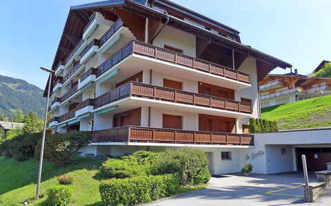 Villars 784: Himmel, Pflanze, Gebäude, Eigentum, Fenster, Urban Design, Haus, Eigentumswohnung, Wohngebiet, Grundeigentum