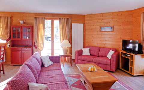 Villars 787: Möbel, Eigentum, Bilderrahmen, Komfort, Couch, Tabelle, Cabinetry, Fernsehen, Gebäude, Wohnzimmer