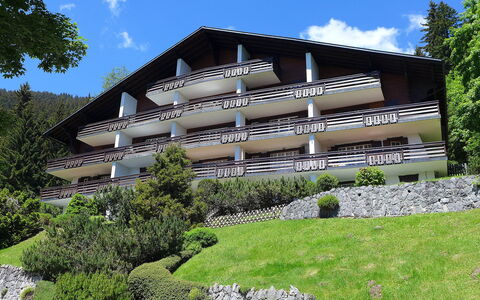 Savoie 1: Himmel, Pflanze, Wolke, Gebäude, Eigentum, Baum, Die Architektur, Grundstueck, Urban Design, Natürliche Landschaft