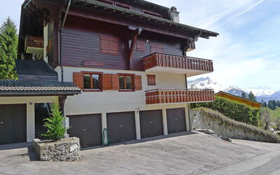Villars 920: Eigentum, Haus, Gebäude, Die Architektur, Grundeigentum, Zuhause, Fassade, Wohngebiet, Baum, Villa