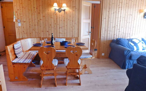 Villars 995: Zimmer, Eigentum, Möbel, Tabelle, Haus, Gebäude, Blockhaus, Interior Design, Holz, Hütte