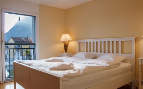 Le Bouveret 100: Bett, Möbel, Schlafzimmer, Bedding, Interior Design, Bettdecke, Holz, Fussboden, Flooring, Zimmer