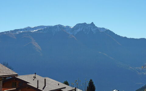 Ovronnaz 170: Bergforms, Berg, Gebirge, Himmel, Bergstation, Alpen, Blau, Dach, Grat, Hügel