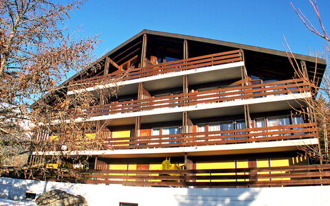 Zodiaque Rs 4: Himmel, Gebäude, Fenster, Holz, Urban Design, Wohngebiet, Rechteck, Fassade, Tönungen Und Schatten, Steigung