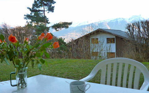 Châtillon C 16: Eigentum, Zuhause, Haus, Hütte, Grundeigentum, Baum, Gebäude, Zimmer, Garten, Hinterhof