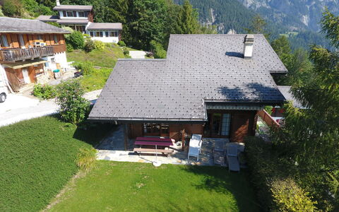 Falaises: Pflanze, Gebäude, Eigentum, Fenster, Natur, Baum, Haus, Natürliche Landschaft, Grundstueck, Steigung