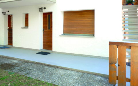 Ovronnaz 600: Gebäude, Eigentum, Fenster, Holz, Interior Design, Die Architektur, Flooring, Haus, Schatten, Fussboden