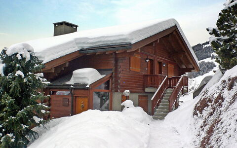 Pinot Gris Combles: Schnee, Himmel, Gebäude, Eigentum, Wolke, Fenster, Haus, Baum, Steigung, Holz
