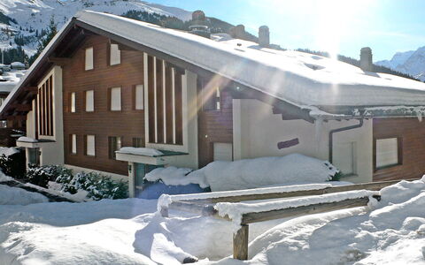 Entremont 60: Schnee, Gebäude, Eigentum, Himmel, Fenster, Weiss, Steigung, Wolke, Haus, Hütte