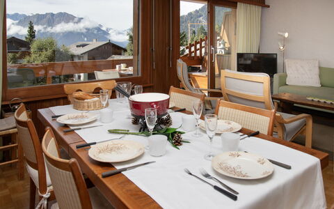Val Neige 11: Möbel, Tabelle, Holz, Interior Design, Stuhl, Küche & Esszimmer Tisch, Decke, Esszimmer, Zimmer, Restaurant